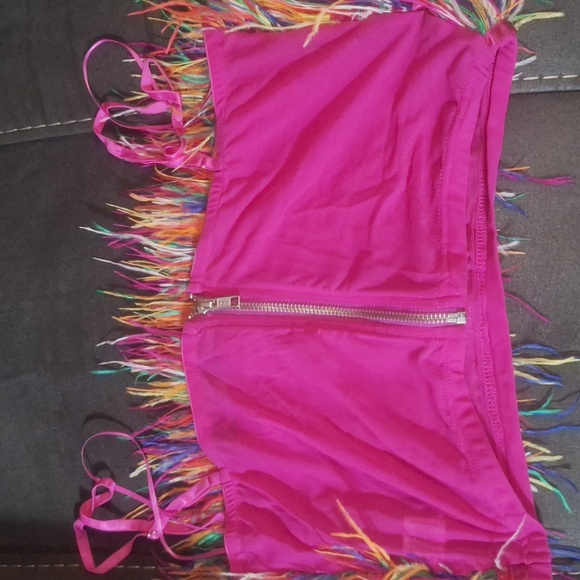 AKIRA Pink and Multicolor Feathered Top - Picture 4 of 5